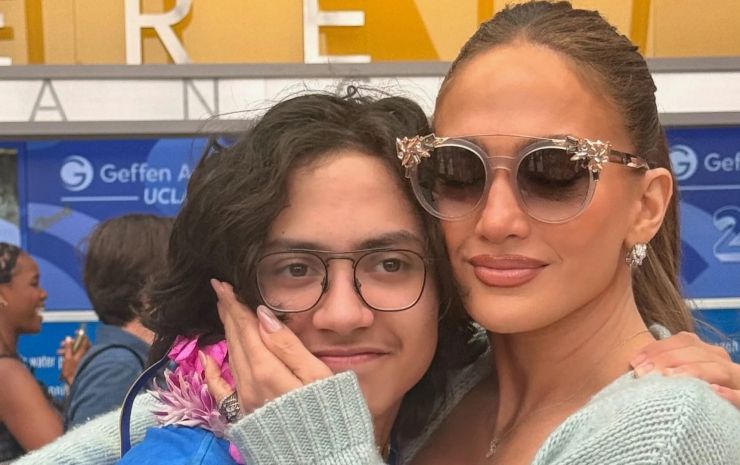 Jennifer Lopez celebra la graduación de sus hijos mientras abraza una de las etapas más emotivas de su vida